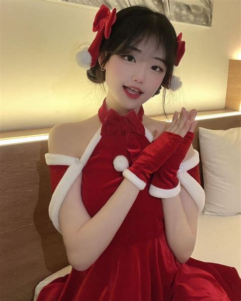 韩国网红女神，针织衫连衣裙，魅力十足彰显个性