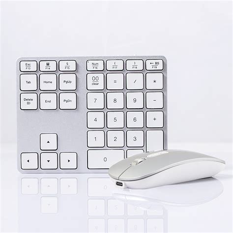 笔记本电脑键盘字母变数字 是用右键点击一下