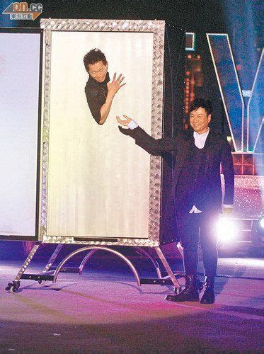 黎耀祥录制TVB贺年节目 表演魔术模仿到位_娱乐频道_凤凰网