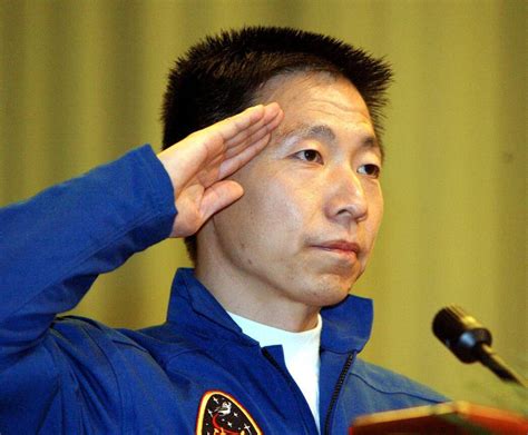 航天英雄杨利伟，乘坐神舟五号飞船首次进入太空！