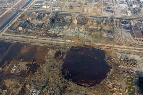 谷歌地球更新“8·12”天津港爆炸事故发生后卫星影像：炸出大坑-泰伯网