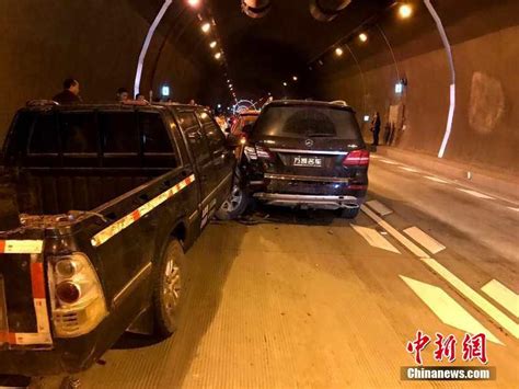 广西一隧道突发多起车祸 涉及车辆达72辆_图片_中国小康网