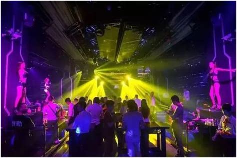 交响乐团LiveShow 长沙酒吧不止喝酒蹦迪也可以玩艺术_金纳莱网