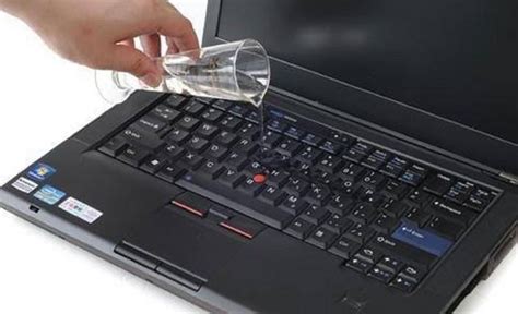 笔记本键盘进水了怎么办？处理笔记本电脑键盘进水的小妙招 - 系统之家