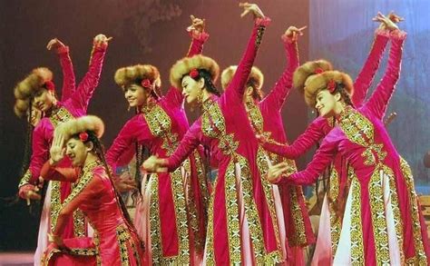 推荐火遍大新疆，维吾尔族舞蹈 《亚丽古娜》#民族舞 浓浓的民族风采！#关注我每天更新精彩视频