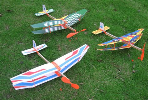 橡皮筋动力双翼滑翔飞机 橡皮筋动力飞机批发 直升机模型DIY拼装-阿里巴巴