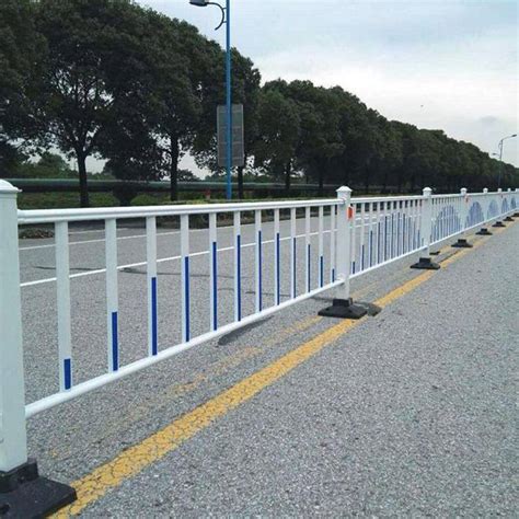 河南交通防护栏厂家 硕翔交通设施护栏板 人行道隔离栅定制