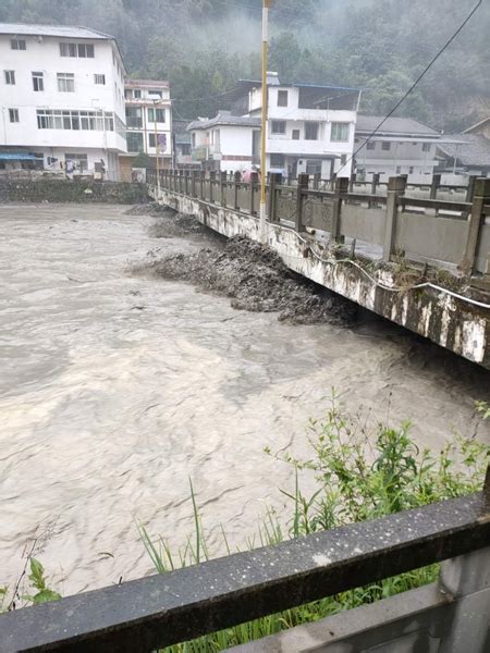 强降雨导致北川青片河水位猛涨 已转移约300名群众_四川在线