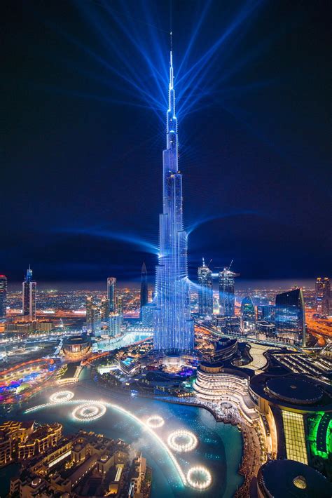 迪拜,市区,阿联酋大厦,谢赫扎耶德路,哈利法塔,高架道路,光轨,留白,未来,高视角图片素材下载-稿定素材