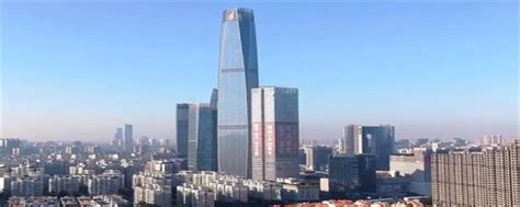 423米！东莞第一高楼正式封顶 航拍视频美爆了_南方网