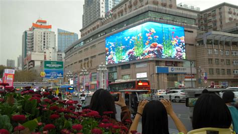 绵阳城市数字媒体新地标—茂业百货裸眼3D屏投入商业运营