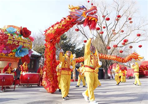 舞起来！北京南宫村民自建舞狮舞龙队迎八方客_京报网