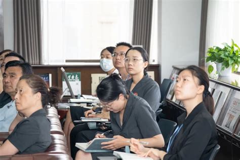 上海虹口法院为37名劳动者集中发放欠薪近60万元 - 周到