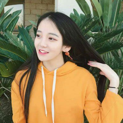 心动黄色系女头图片
