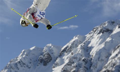 自由式滑雪花式技巧资格赛中的闪耀_虎扑其他新闻
