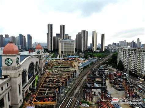 中铁十一局集团有限公司 基层动态 汉口站北广场项目下穿京广铁路通道主体完成