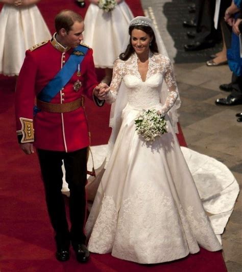 凯特王妃威廉王子抱王室新生儿公开亮相 - 济宁新闻网