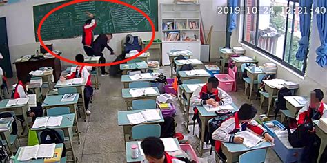女教师补课期间出轨学生家长 被原配录百段视频_手机新浪网