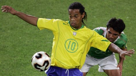 1980年3月21日巴西著名足球明星罗纳尔迪尼奥出生 - 历史上的今天