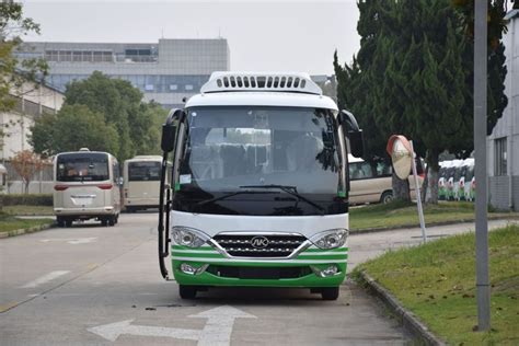 安徽芜湖：公交车“吻”上出租车，所幸无人受伤|事故|公交车|出租车_新浪新闻