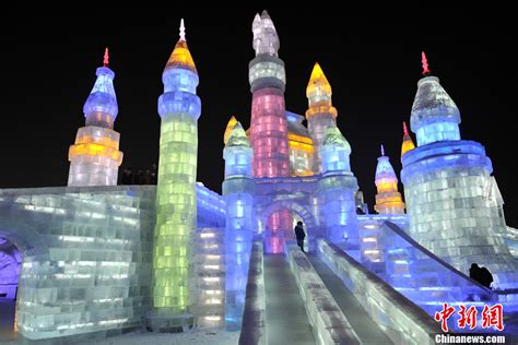 【新疆是个好地方】喀纳斯景区举办泼雪狂欢节 游客尽享冰雪“盛宴”-新闻中心-天山网