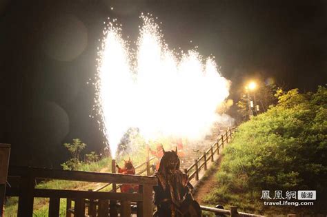 登别地狱谷享受日式温泉 看日本传统鬼火表演_旅游频道_凤凰网