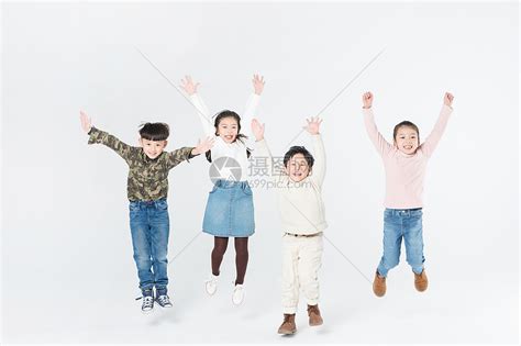 儿童们快乐跳跃高清图片下载-正版图片501126586-摄图网