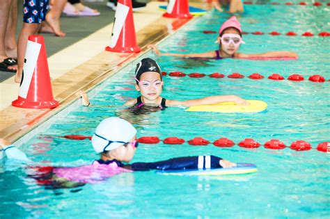 三亚吉阳区举行中小学生游泳比赛 14支队伍200多名学生奋“泳”争先-三亚新闻网-南海网