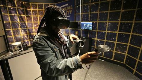 VR虚拟使用体验海洋世界图片素材-正版创意图片500147567-摄图网