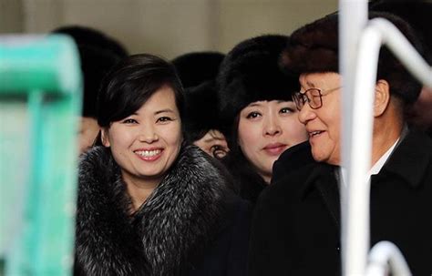 朝鲜时隔15年在韩登台 女歌手穿热裤献唱反响热烈_手机新浪网