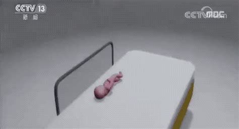 婴儿摔下床（宝宝不小心摔下床）-幼儿百科-魔术铺