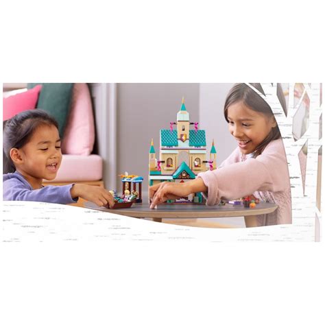 LEGO Disney - 41167 Schloss Arendelle von Smyths Toys ansehen!