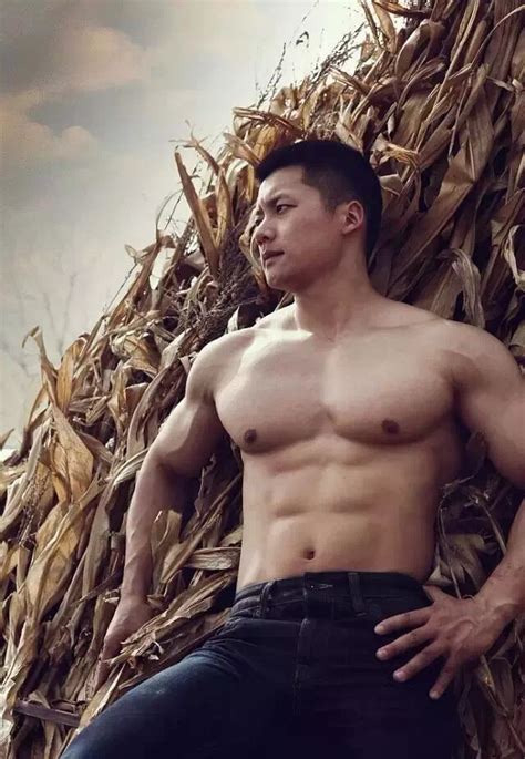 玉米地里的成熟小叔 中国肌肉男帅哥 中国 东方帅哥 健身迷网