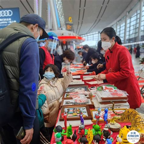 春运首日淄博火车站发送6549名旅客，“志愿蓝”暖春运回家路-齐鲁晚报·齐鲁壹点