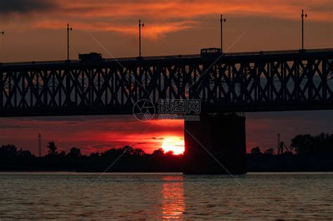 日落时在阿穆尔河上桥俄罗斯高清图片下载-正版图片506160990-摄图网
