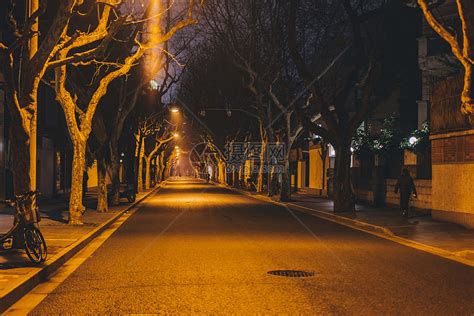 北京冬天马路夜景高清图片下载-正版图片500769964-摄图网