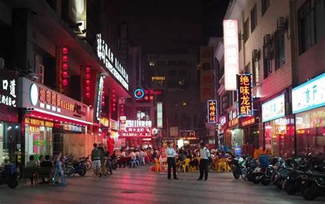 上海有哪些著名的小吃街（地道的上海宁来吧）？ - 知乎
