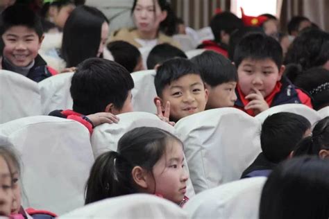 “欢乐童年 放飞梦想”——扬中市实验小学教育集团三年级十岁成长仪式侧记_表演