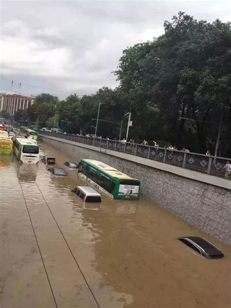 武汉暴雨遭网民集体调侃：不会开船的不是好司机_3DM单机