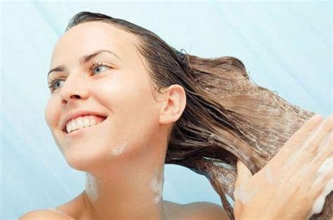 洗头发时，护发素和洗发水先用哪个？答案可能和你想的不一样！_女人