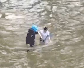 4名女孩邛海落水3人得救1人溺亡 对话救人者：对不起！尽力了，没救起她很心塞