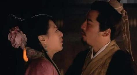 《水浒传》卢俊义老婆贾氏，为何能被穷管家李固勾搭上？