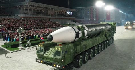 朝鲜考虑用火星-12弹道导弹对关岛周边包围射击作战方案