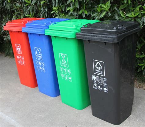 如何选择物美价廉的四分类垃圾桶-西安鑫中星金属制品制造有限公司