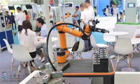 2015世界机器人大会:新松机器人产品展台_天极网