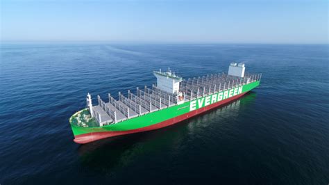 中国首艘全球最大超大型集装箱船交付！比世界最大航母还长60多米