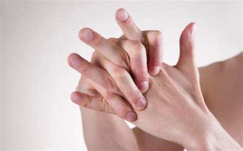 早上起来，手指关节痛？3个骨科健康问题要了解|骨质增生|手指|关节_新浪新闻
