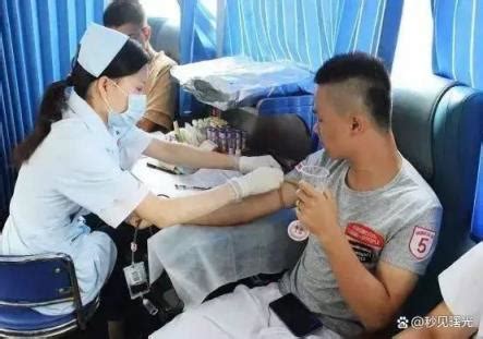 女人坐着接受献血高清摄影大图-千库网