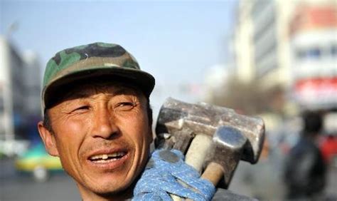 日本国内劳动力不足，三成日企可工作至70岁，60岁以上企业员工近500万_凤凰网视频_凤凰网