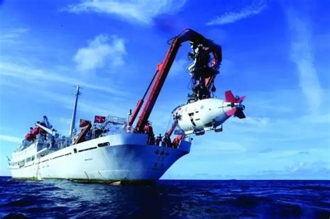 中国首部深海立体电影《蛟龙入海》：下潜数千米呈现海底影像_凤凰资讯